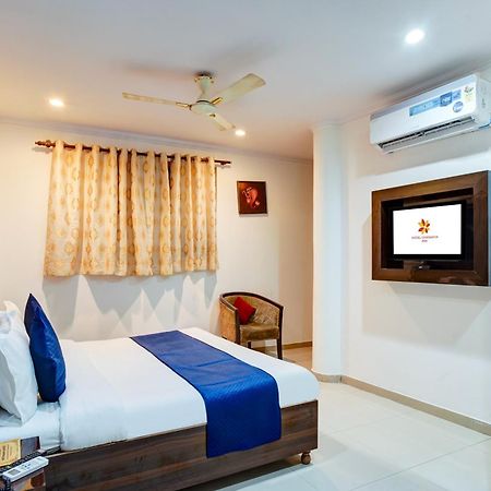 Hotel Chanakya Inn New Delhi Bagian luar foto