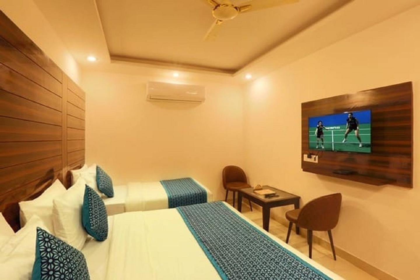 Hotel Chanakya Inn New Delhi Bagian luar foto
