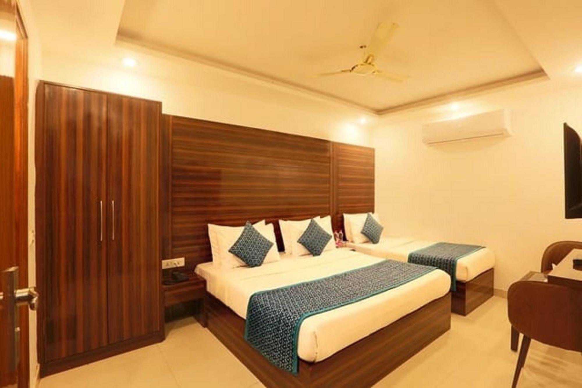 Hotel Chanakya Inn New Delhi Bagian luar foto