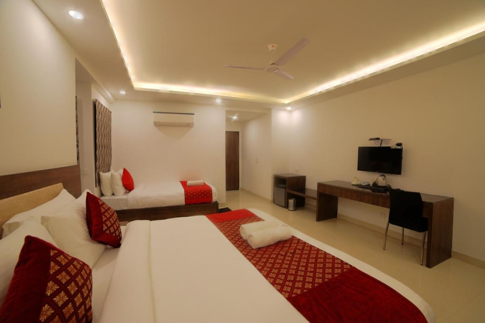 Hotel Chanakya Inn New Delhi Bagian luar foto