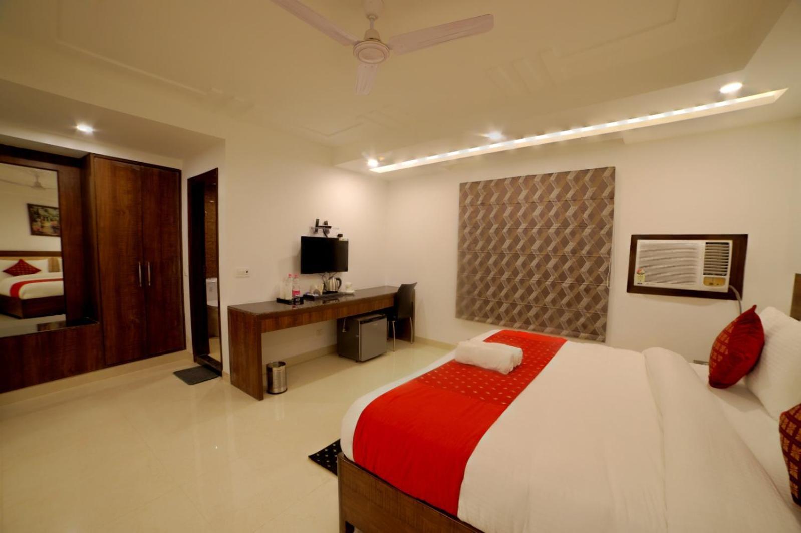 Hotel Chanakya Inn New Delhi Bagian luar foto