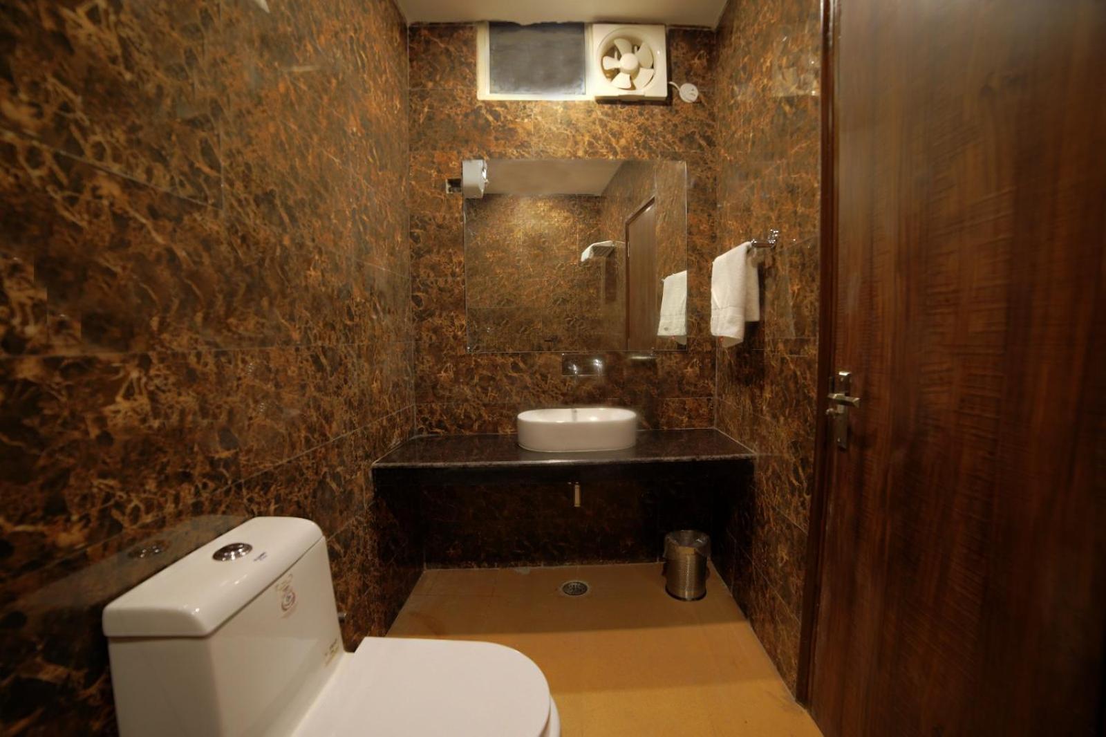 Hotel Chanakya Inn New Delhi Bagian luar foto
