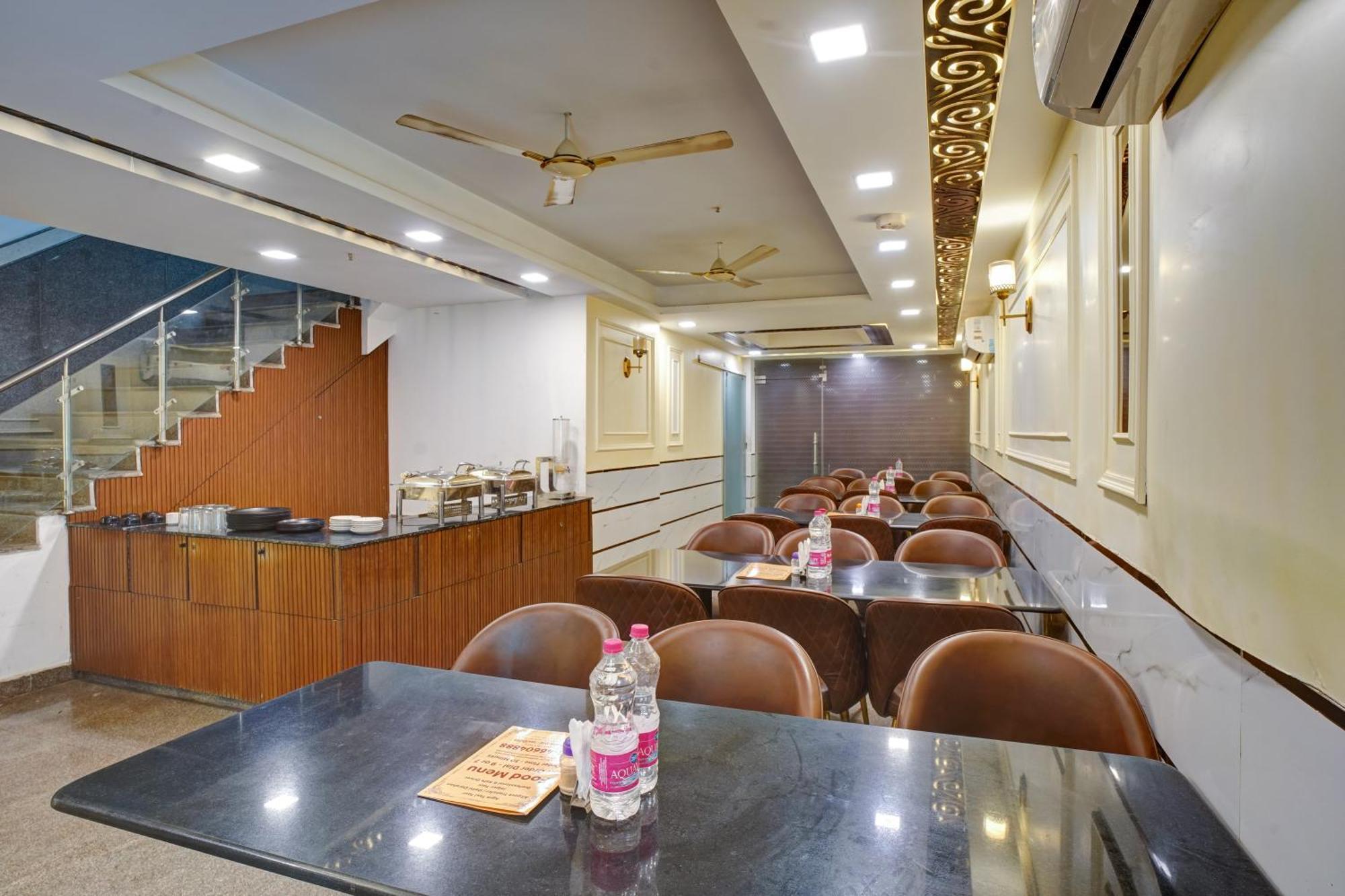 Hotel Chanakya Inn New Delhi Bagian luar foto