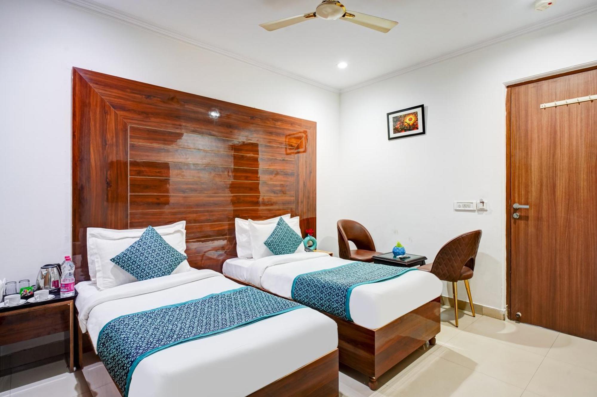 Hotel Chanakya Inn New Delhi Bagian luar foto