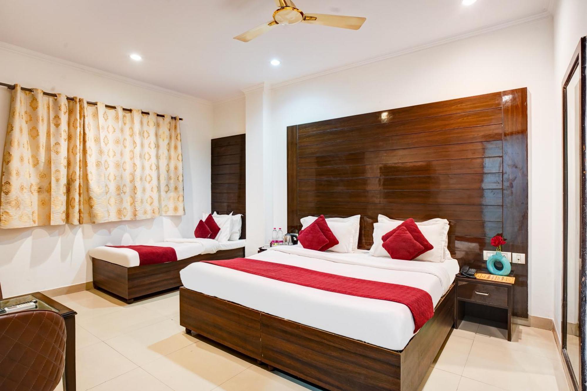 Hotel Chanakya Inn New Delhi Bagian luar foto