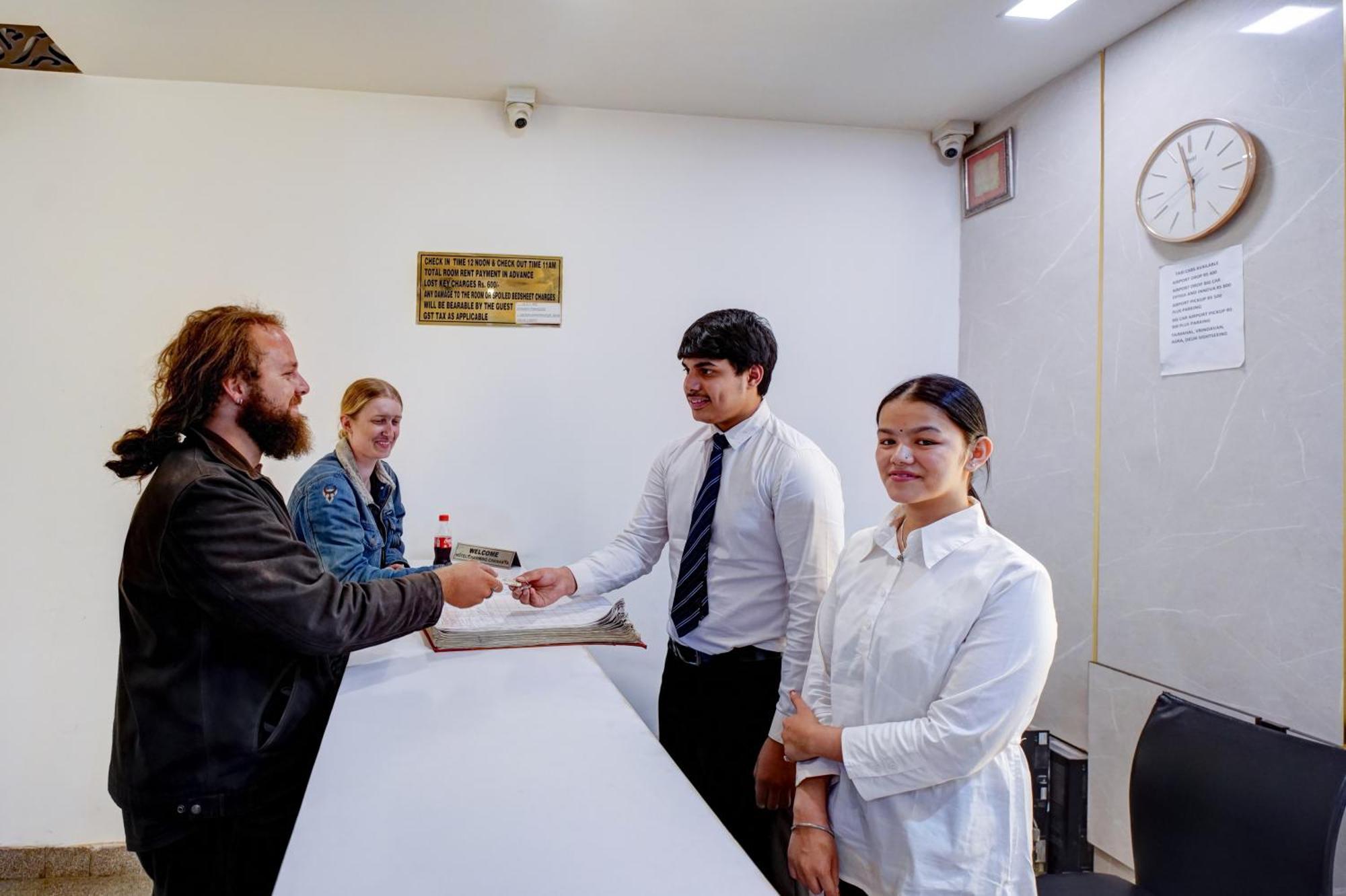 Hotel Chanakya Inn New Delhi Bagian luar foto