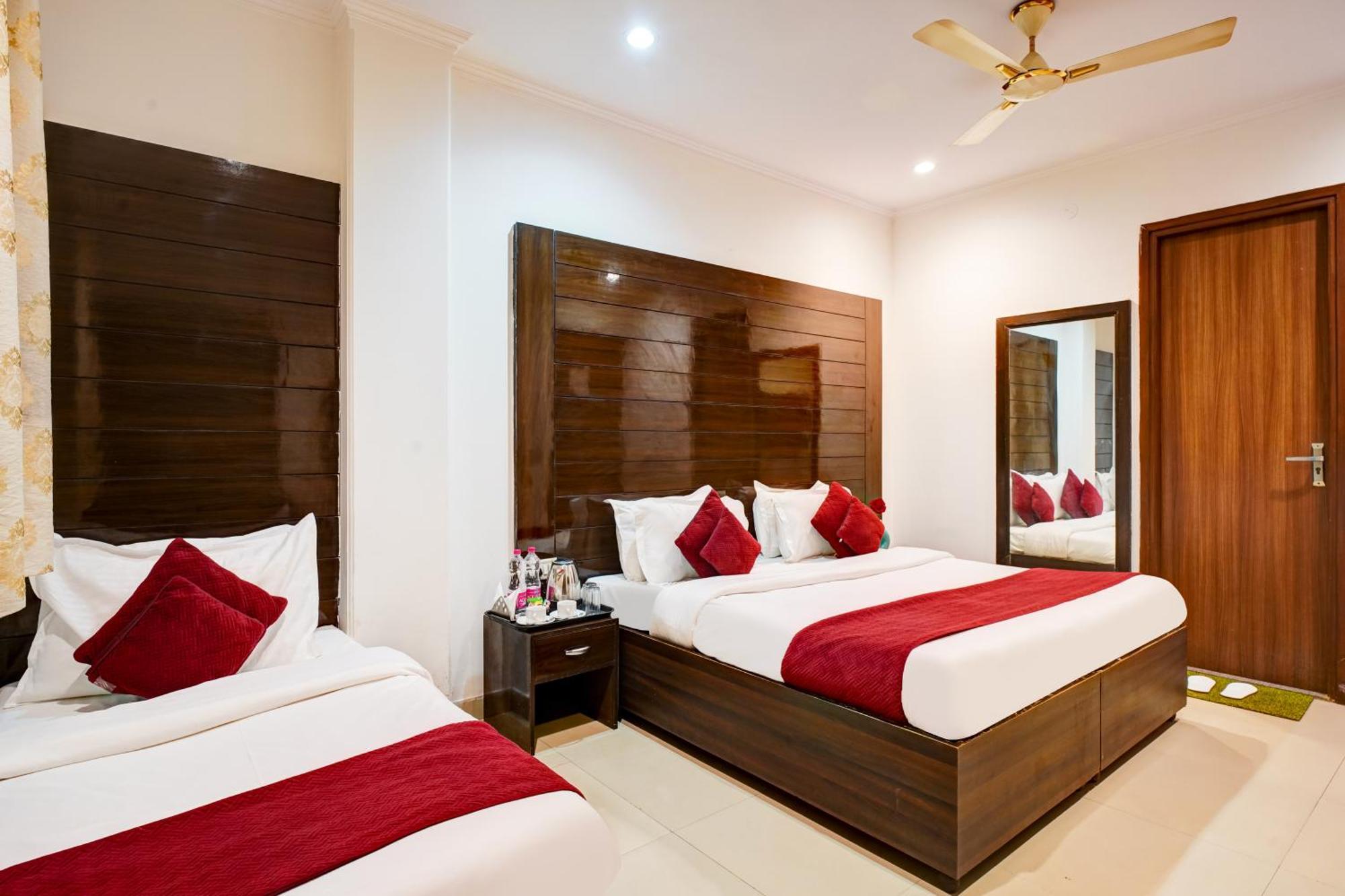 Hotel Chanakya Inn New Delhi Bagian luar foto