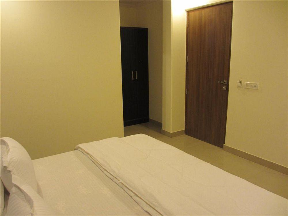 Hotel Chanakya Inn New Delhi Bagian luar foto