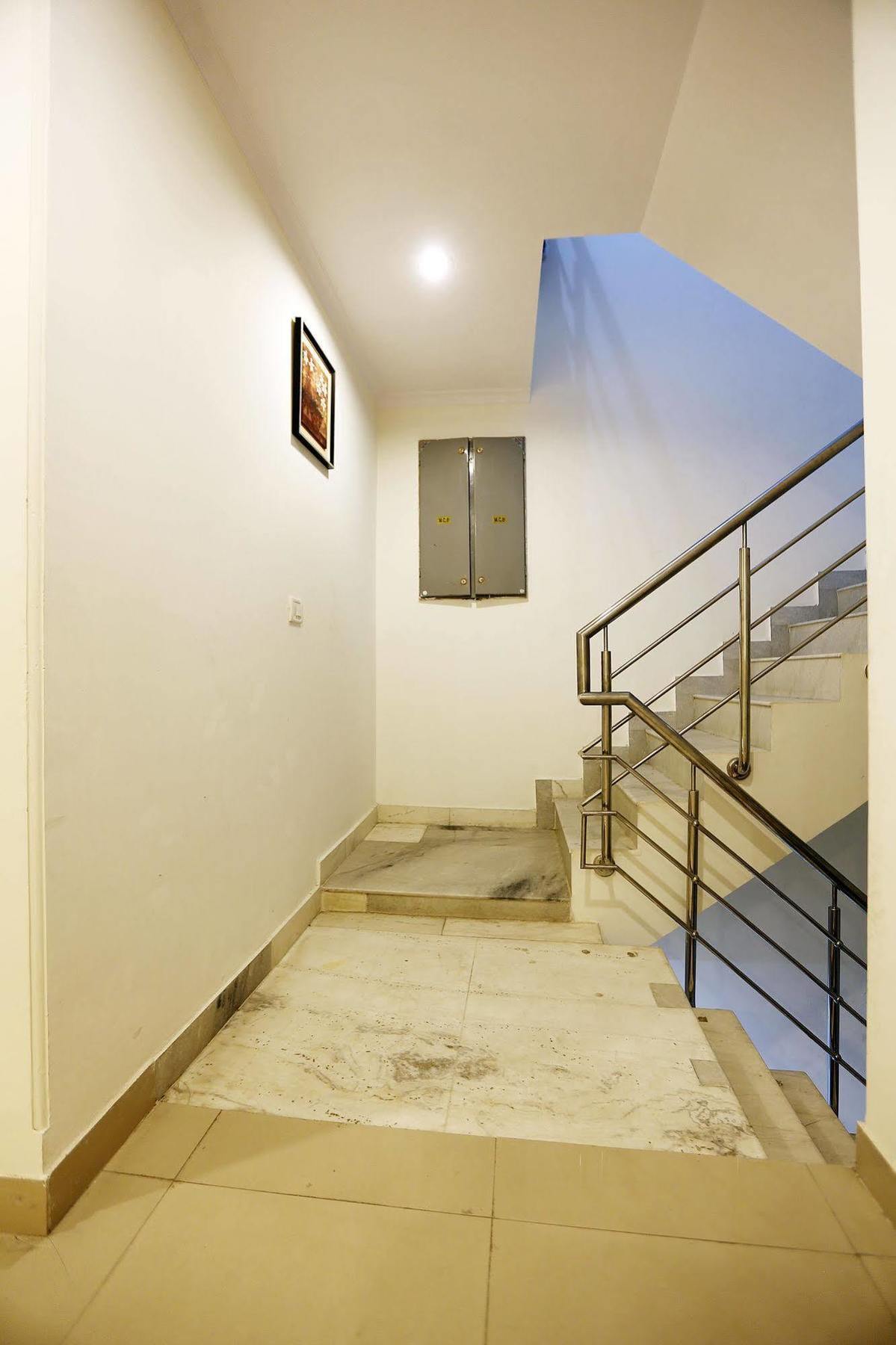 Hotel Chanakya Inn New Delhi Bagian luar foto