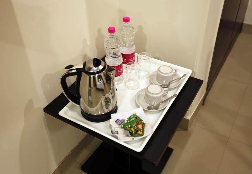 Hotel Chanakya Inn New Delhi Bagian luar foto